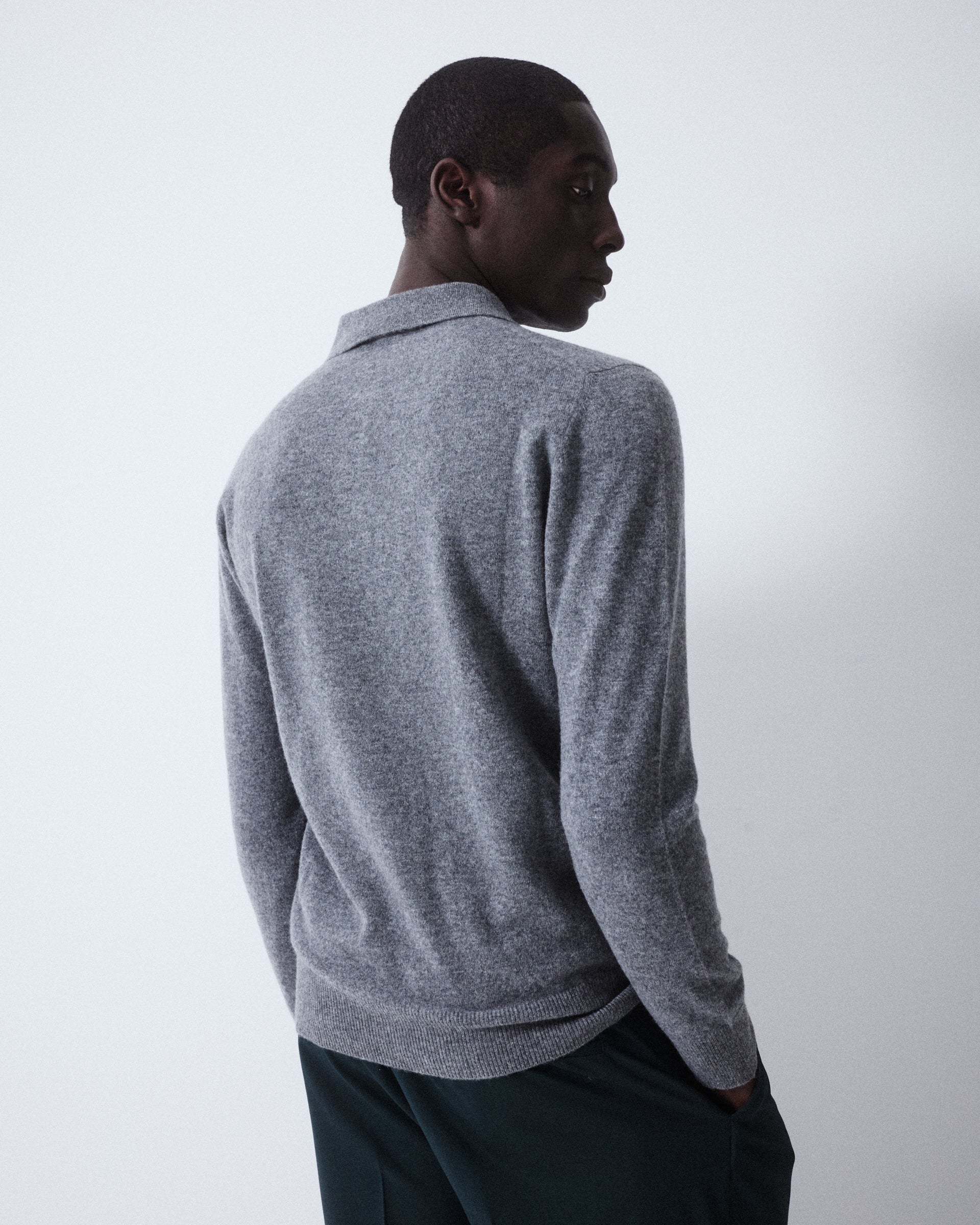 Polo in maglia realizzata in puro cashmere - Grigio medio - Image 3