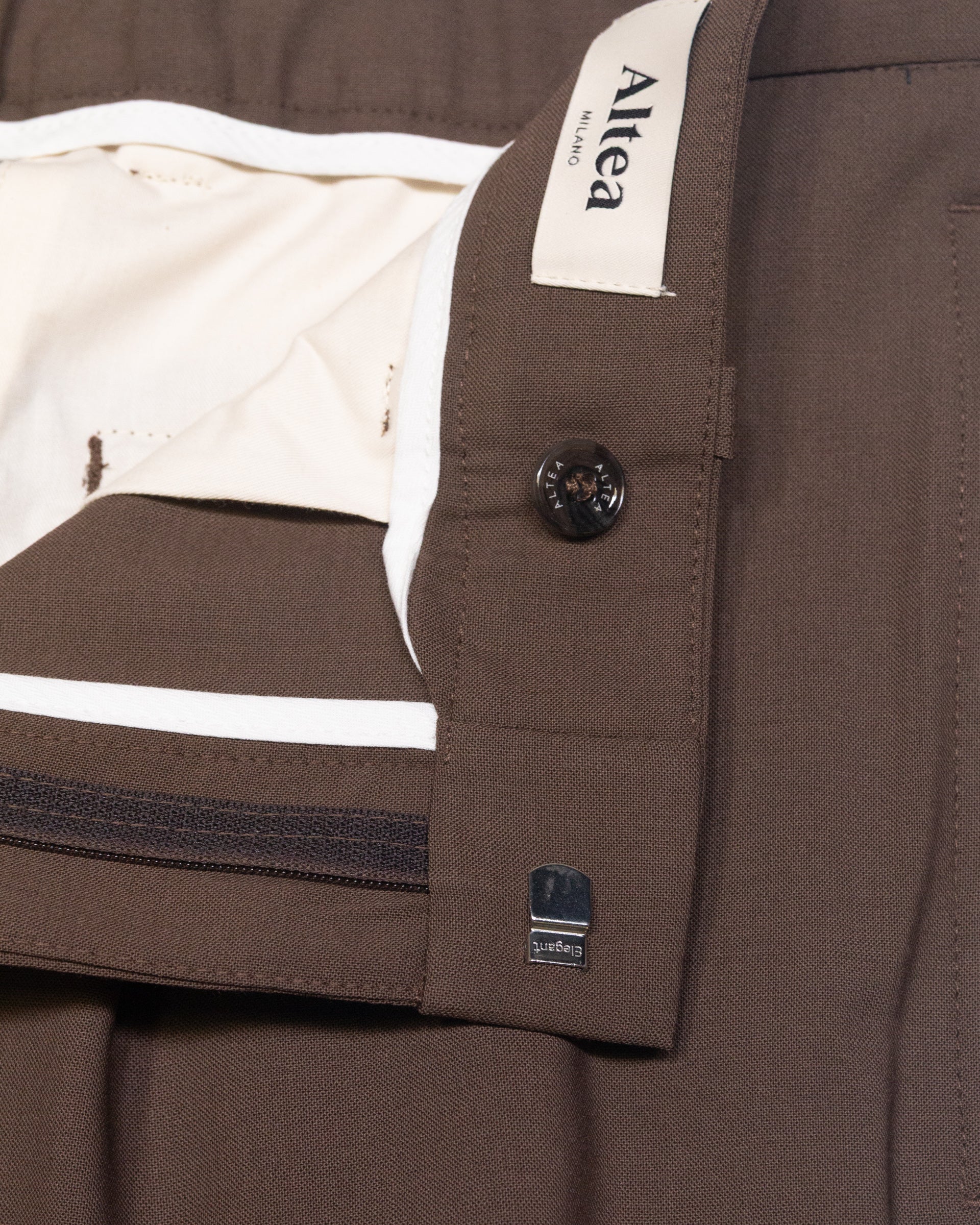 Pantalone chino Ronny in lana tecnica con pinces - Marrone - Image 3