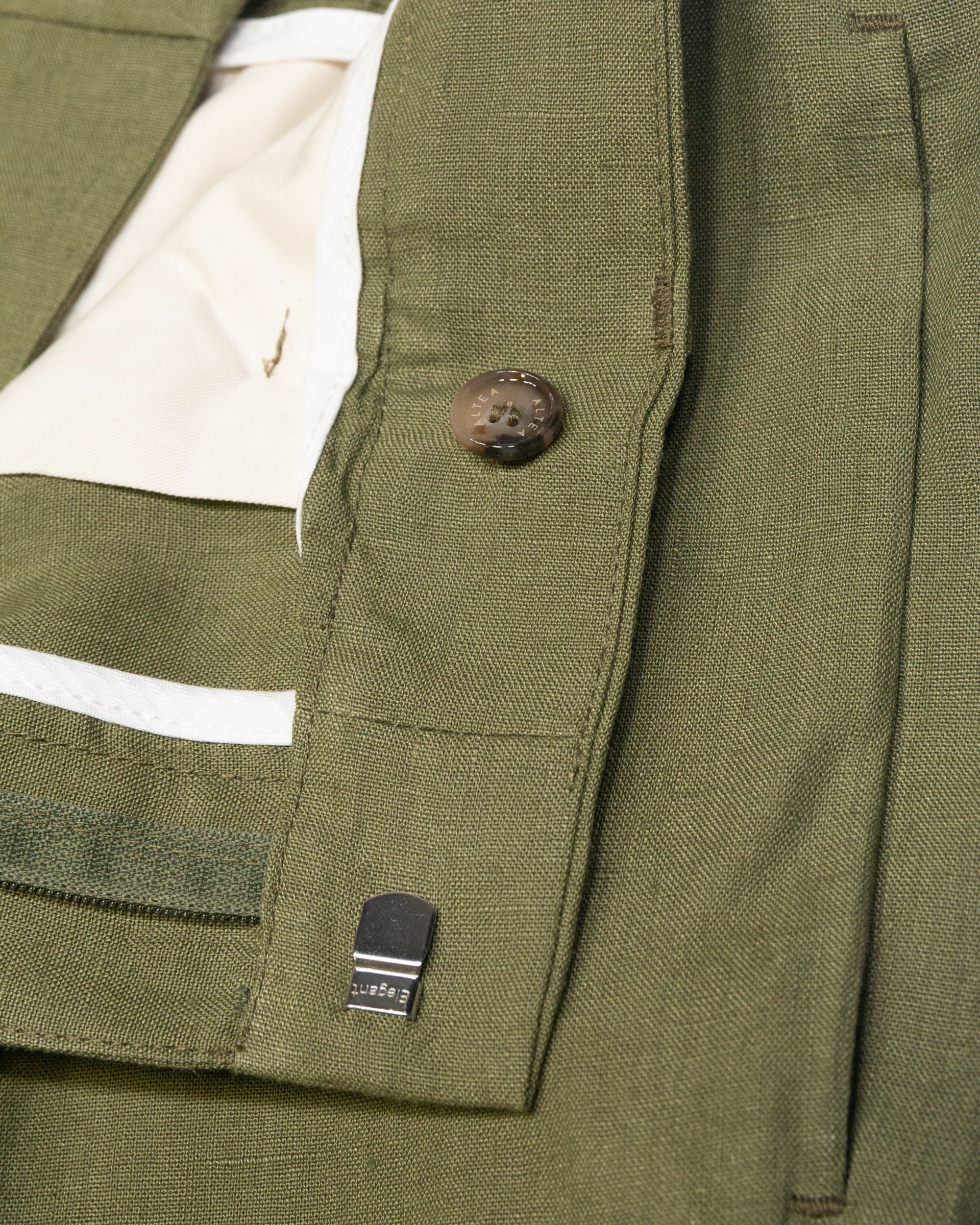 Pantalone chino Ronny in lino con pinces, verde - Salvia - Image 3